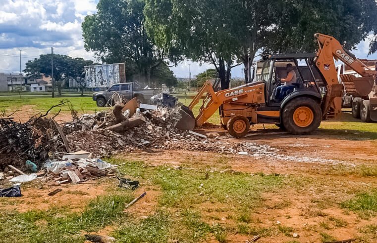 Cerca de 140 toneladas de entulhos são retiradas do Recanto das Emas