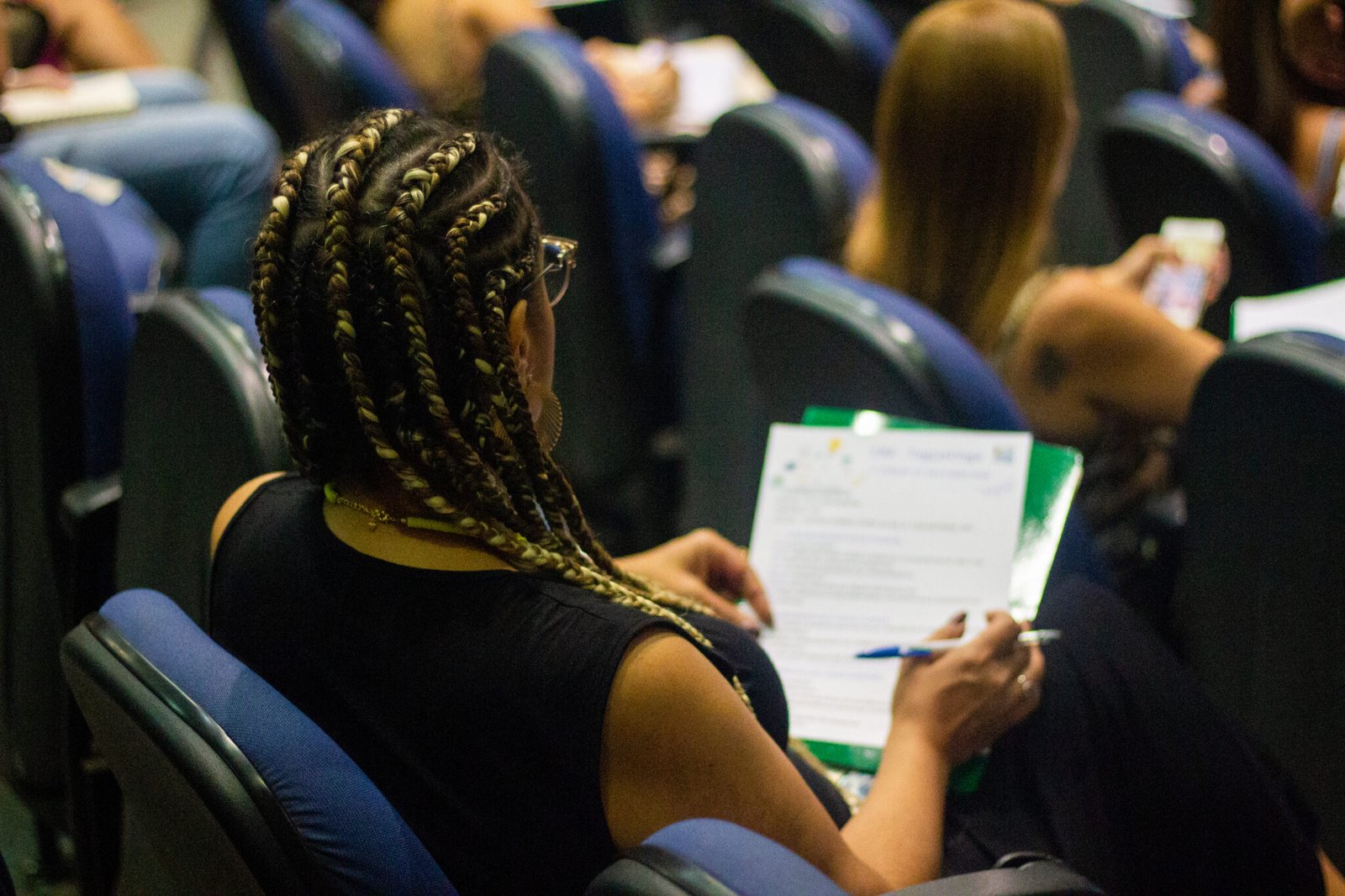 Governo lança edital para bolsas de graduação e pós-graduação