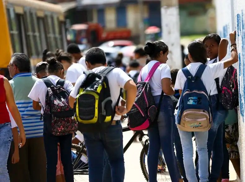 Brasil mantém estabilidade em matemática, leitura e ciências