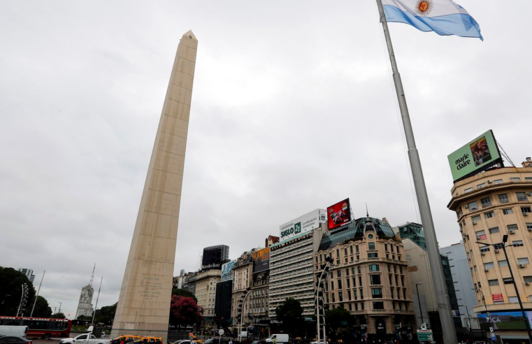 Sindicatos argentinos farão protestos contra corte de 7 mil servidores
