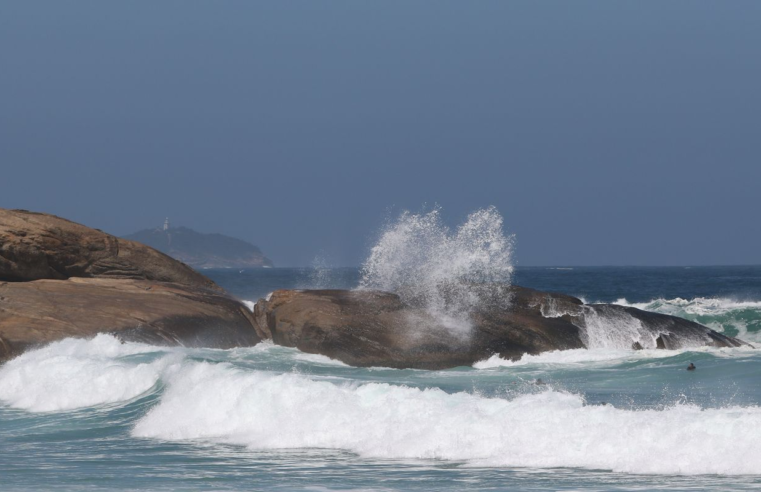 Com previsão de ressaca, Rio pode ter ondas de até 3 metros de altura