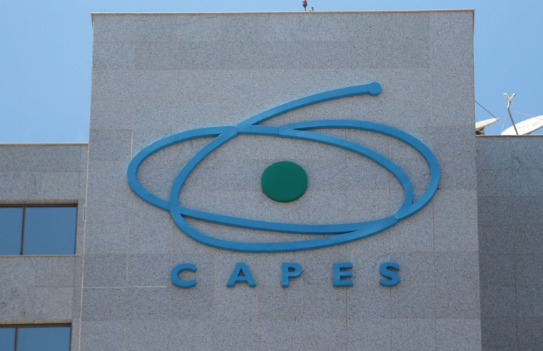 Capes antecipa pagamento das bolsas de pós-graduação