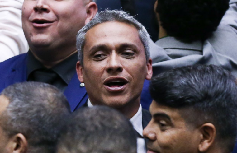 Deputado é condenado a pagar R$ 80 mil por assédio eleitoral