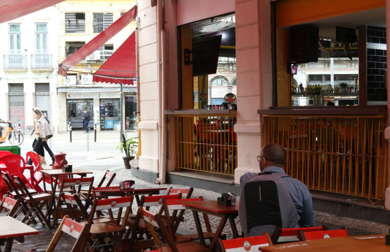 Mais da metade dos bares e restaurantes opera sem lucro em novembro