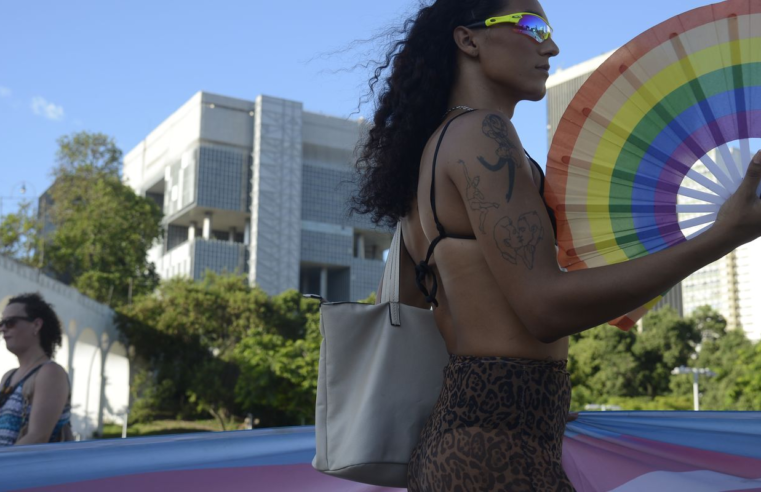 Parada LGBTQIAP+ no Rio reivindica o direito de “ser você mesmo”