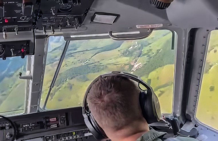 Operação de busca por helicóptero no litoral de SP completa uma semana