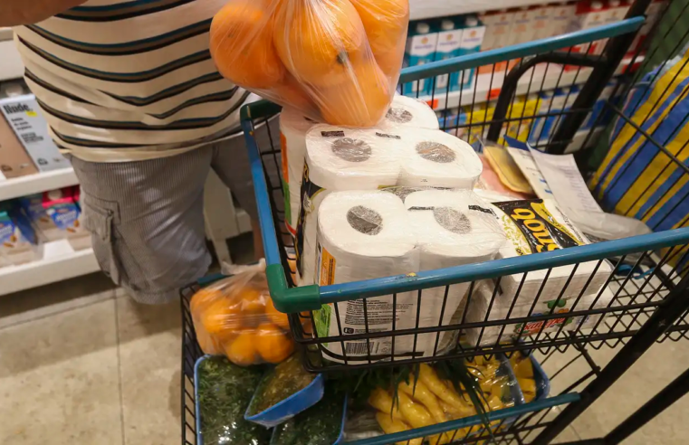 IPCA encerra 2023 com alta de 4,62%, abaixo do teto da meta