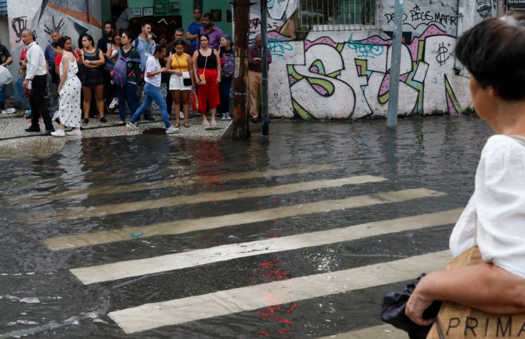 Chuva contínua causa transtornos na cidade do Rio