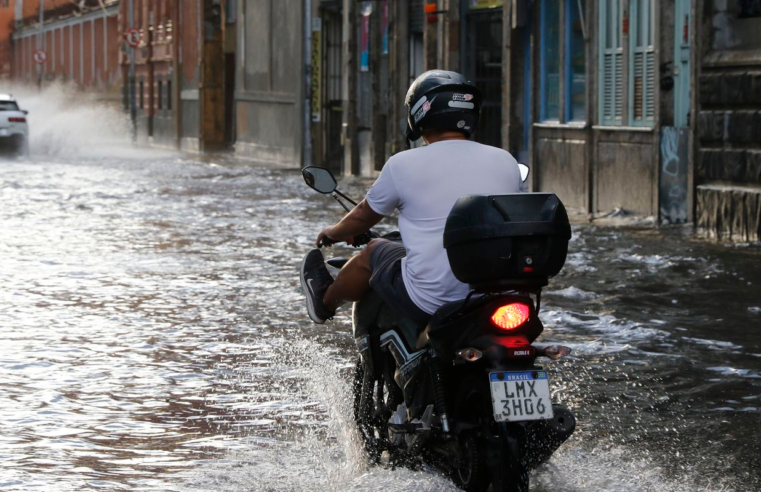 Chuva leva prefeito do Rio a decretar situação de emergência