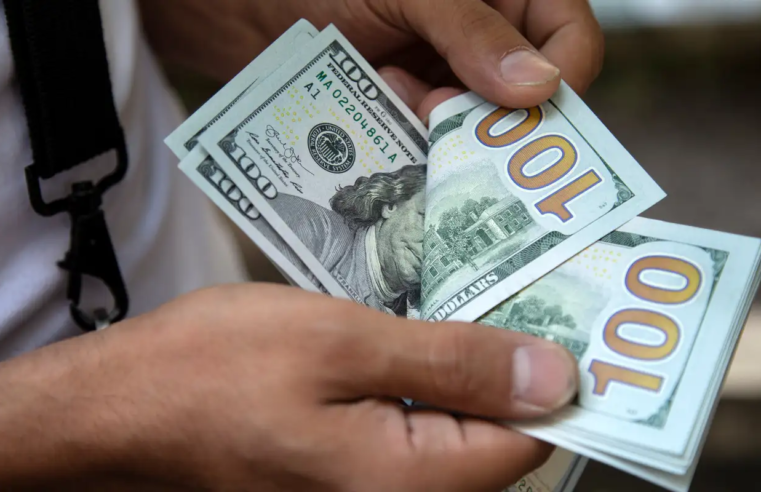 Dólar sobe para R$ 4,91 no primeiro dia útil do ano