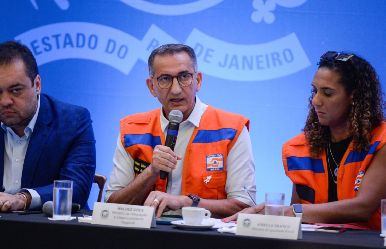 Comitiva do governo federal visita área atingida por chuva no Rio