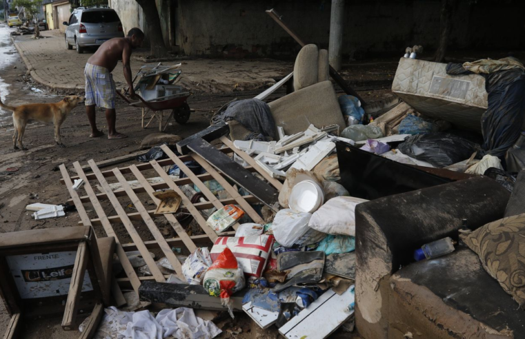 Chuvas no Rio: sobe para 12 mil número de desalojados