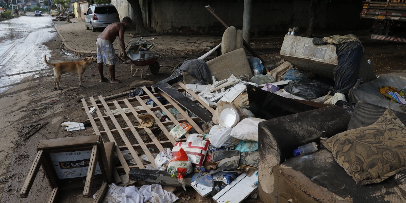 Chuvas no Rio: sobe para 12 mil número de desalojados