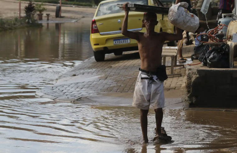 Moradores de áreas atingidas por chuvas, no Rio, temem nova tempestade