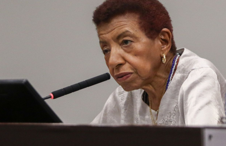 Leci Brandão está internada em SP por problema vascular