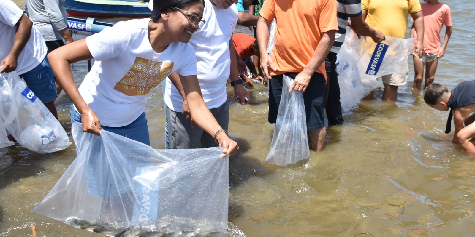 Mutirão solta 150 mil peixes em municípios de Sergipe no fim de semana