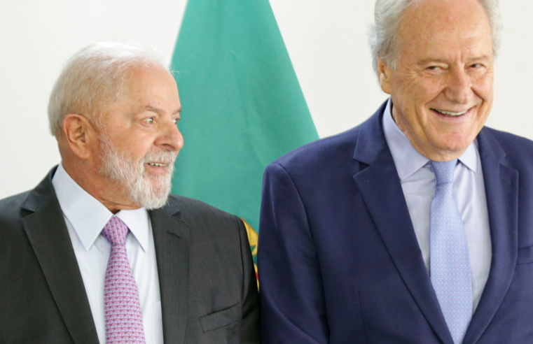 Lula assina nomeação de Lewandowski no Ministério da Justiça