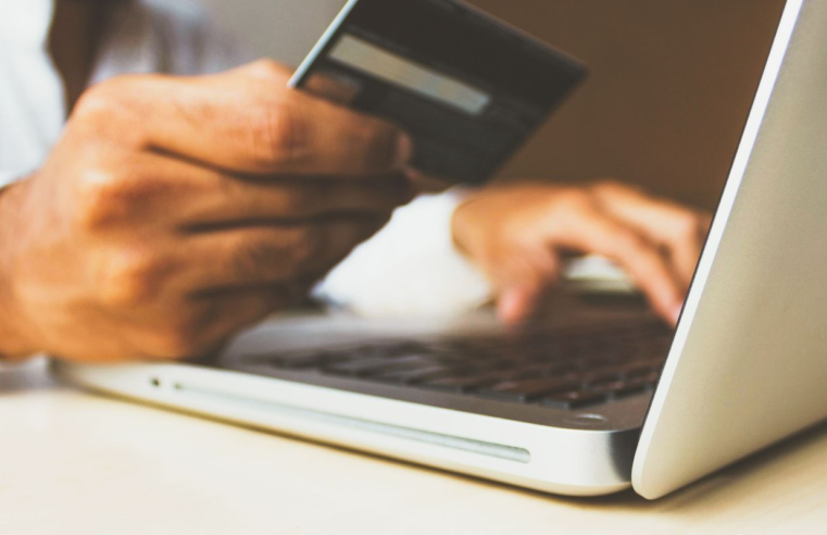 Teto do rotativo reduz endividamento, mas juros continuam altos