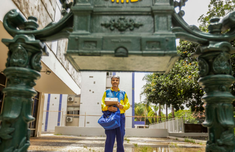 Encomendas tomam lugar de envelopes na rotina dos carteiros