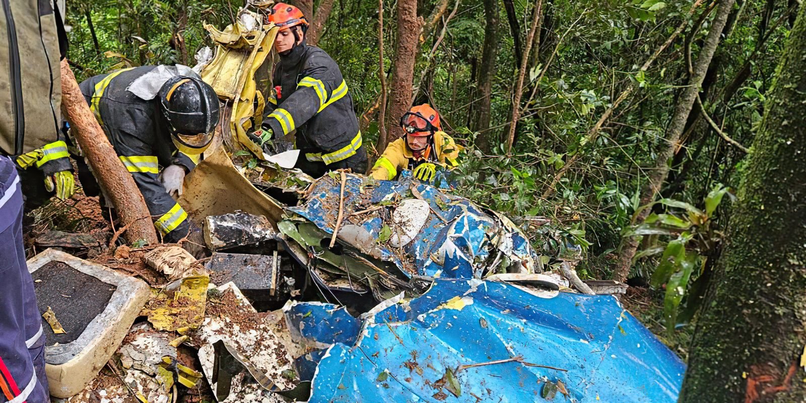 Avião com 2 pessoas a bordo cai na região do ABC Paulista