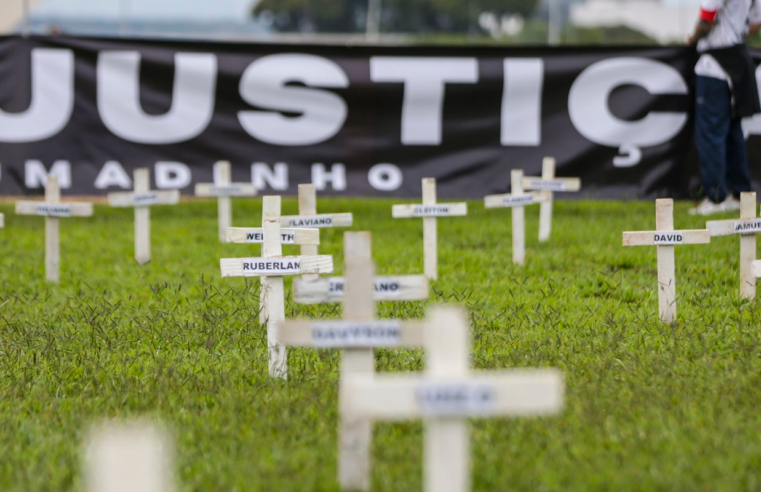 Cruzes na Esplanada lembram vítimas de tragédia em Brumadinho