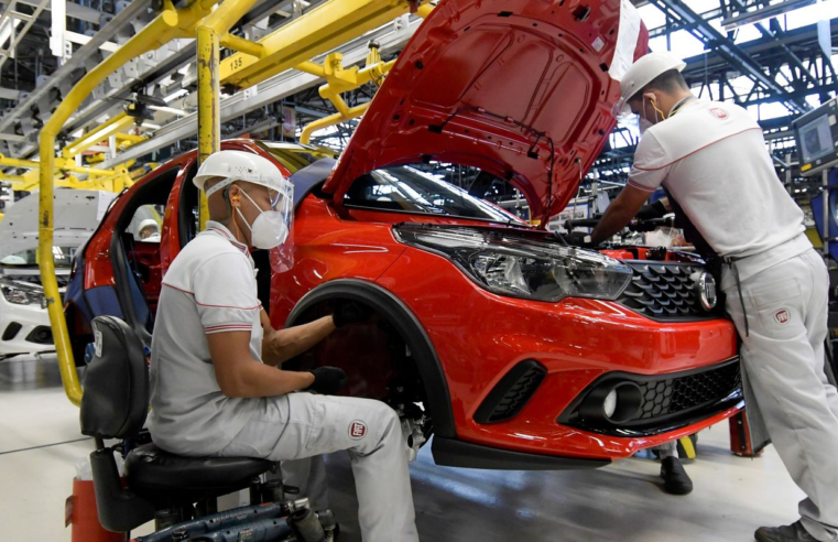 Venda de veículos cresce 12% em 2023, diz balanço da Fenabrave