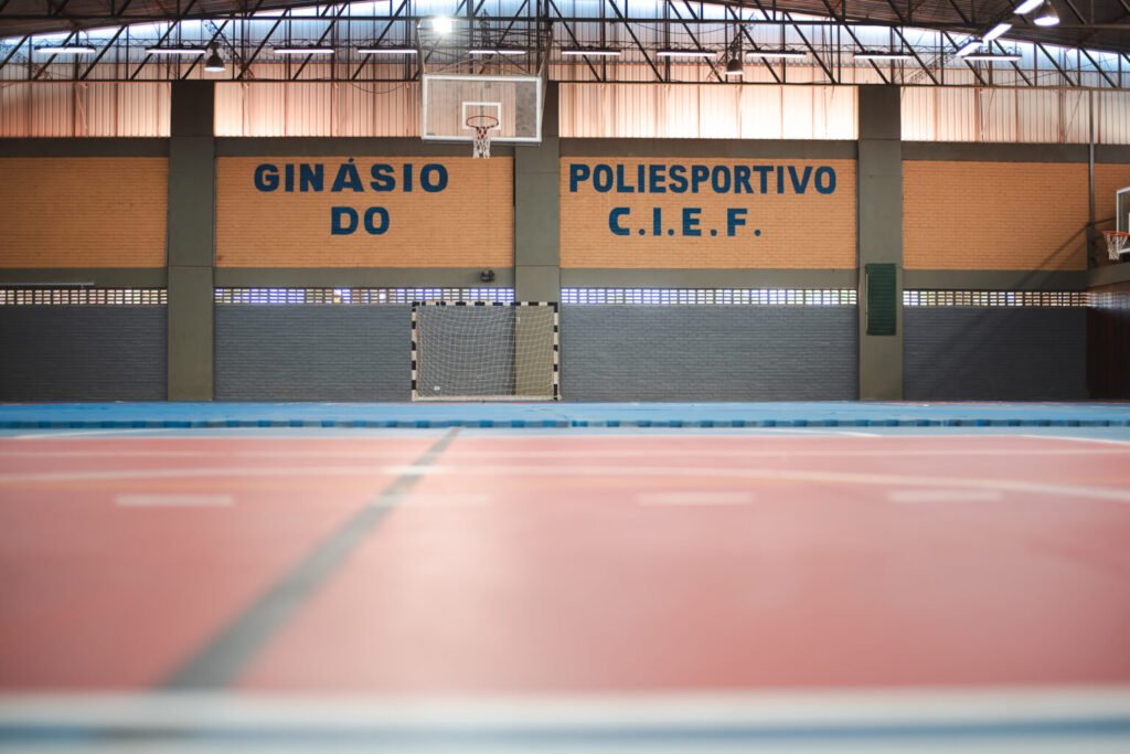 Há vagas para as modalidades de atletismo, basquete, futsal, handebol e voleibol