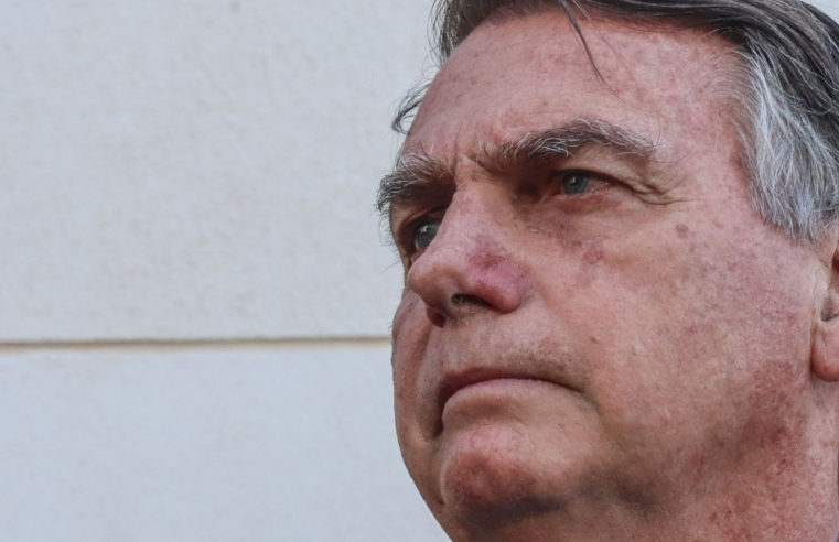 Ordem do STF determina que Bolsonaro entregue passaporte à Justiça 