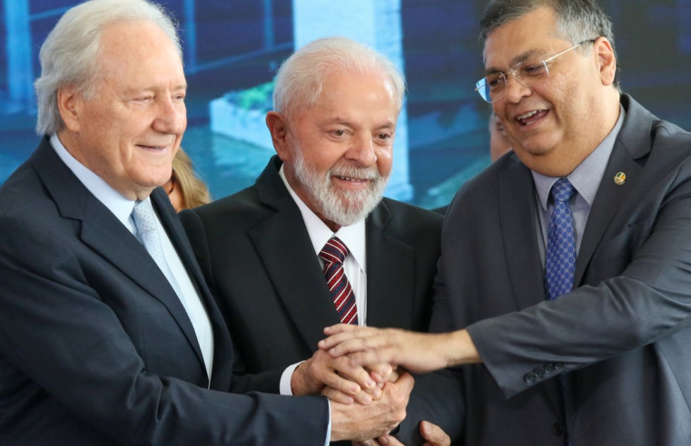 Lula empossa Lewandowski no Ministério da Justiça