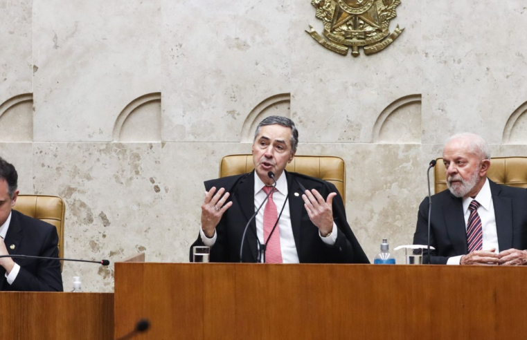 "Poderes funcionam na mais plena normalidade", diz Barroso