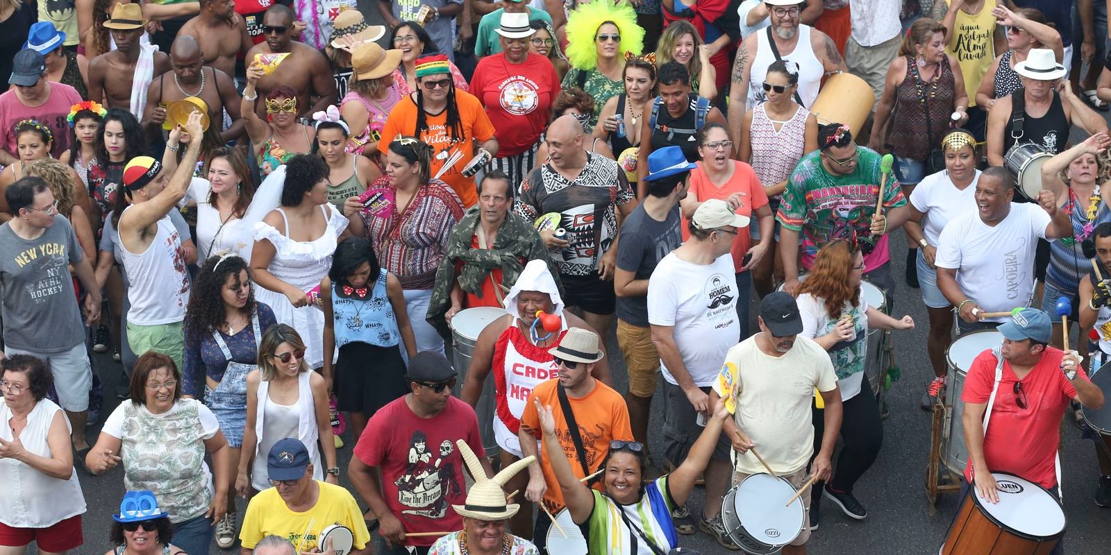 Carnaval de rua em Brasília tem críticas políticas nesta terça-feira