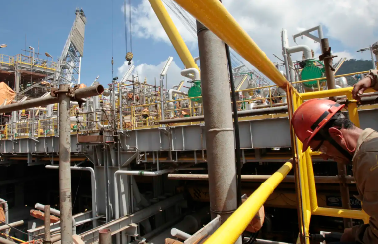 Produção média de petróleo e gás bate recorde em 2023, informa ANP