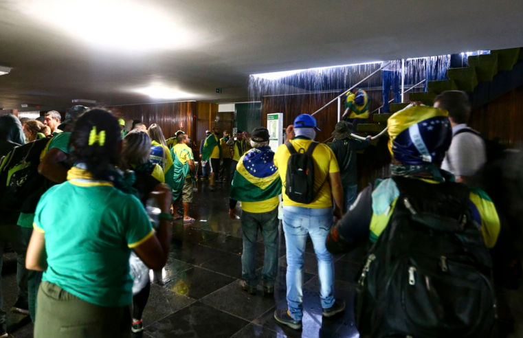 STF inicia julgamento de mais 12 réus por atos golpistas