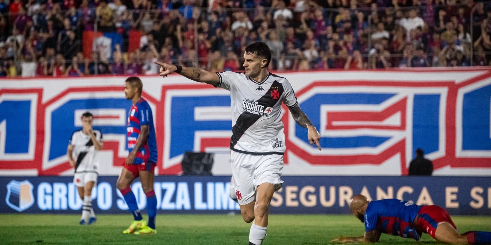 Vasco supera Marcílio Dias por 3 a 1 para avançar na Copa do Brasil