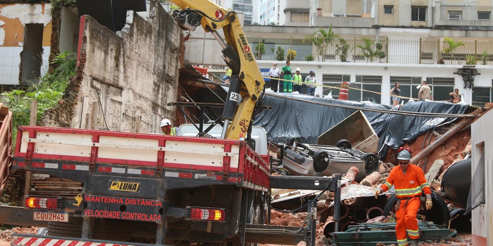 Chuvas alagam obras do metrô em área com sítio arqueológico em SP