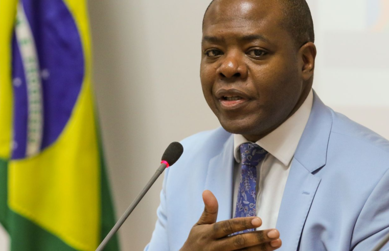 Na Ilha do Marajó, Silvio Almeida alerta para combate às fake news