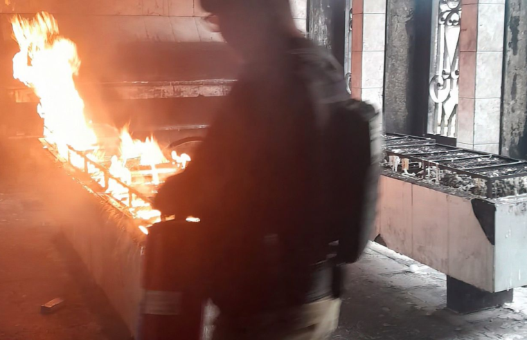 Igreja histórica sofre incêndio sem vítimas no centro do Rio