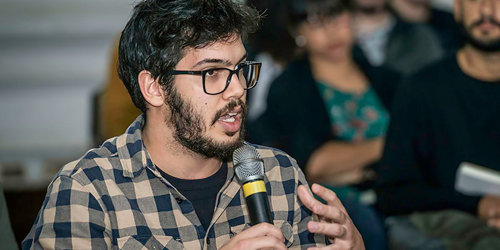 Violência de Estado persiste na democracia, alerta historiador