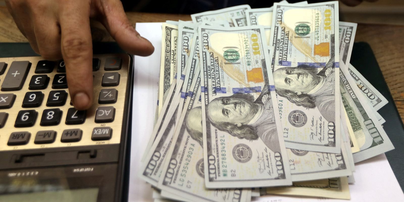 Dólar atinge R$ 5,09 após dados de inflação nos EUA