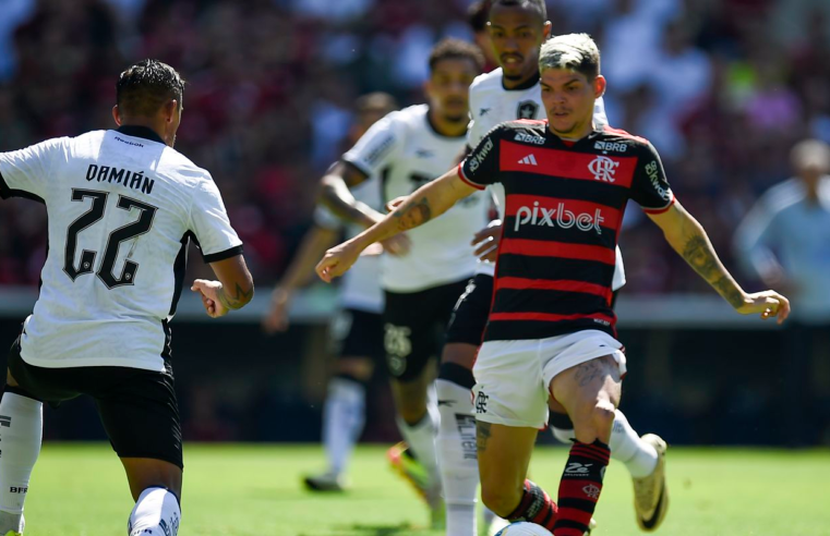 Botafogo vence Flamengo no Maracanã por 2 a 0