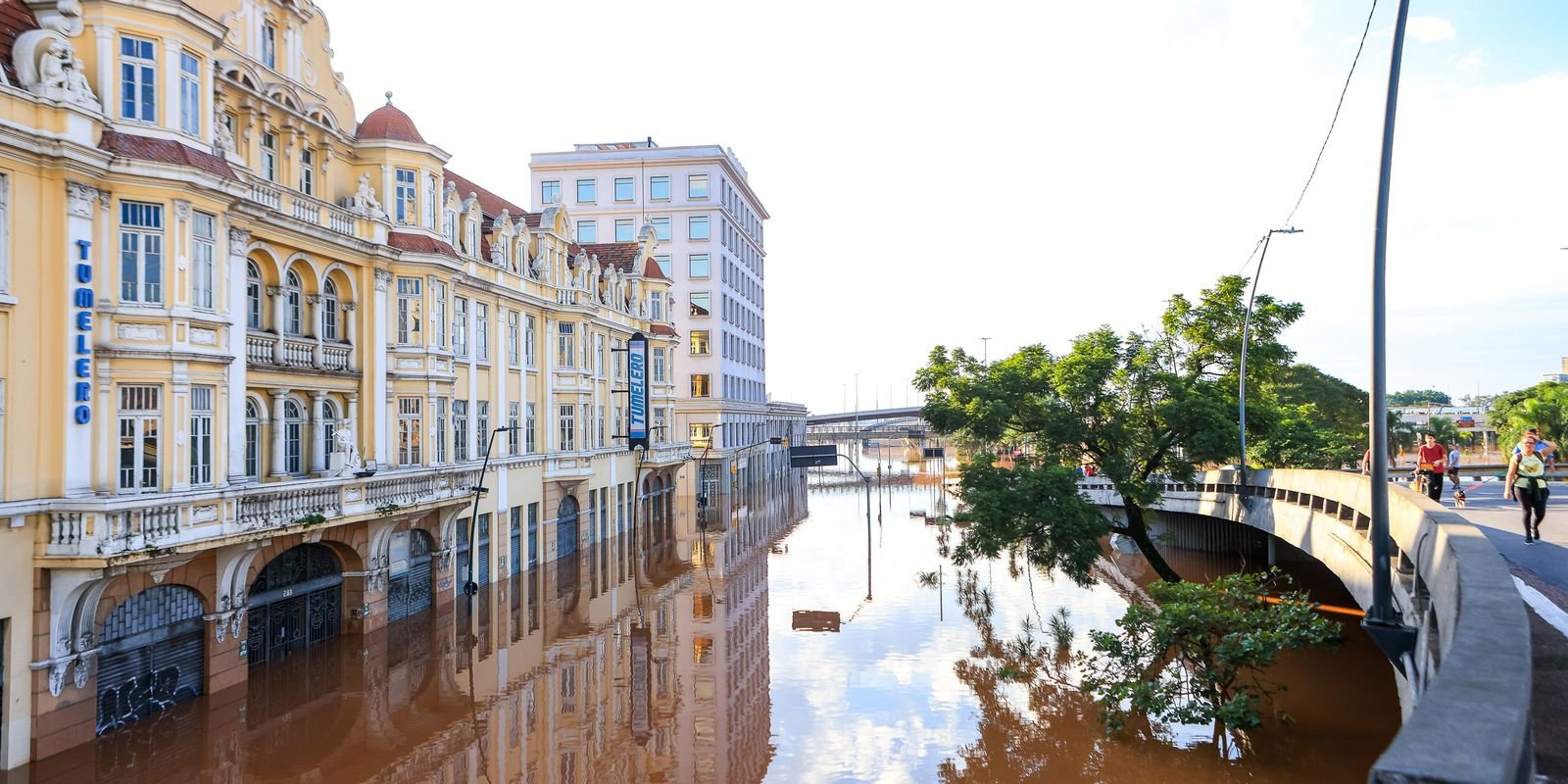 Mesmo com dia de sol, nível do Guaíba continua alto em Porto Alegre