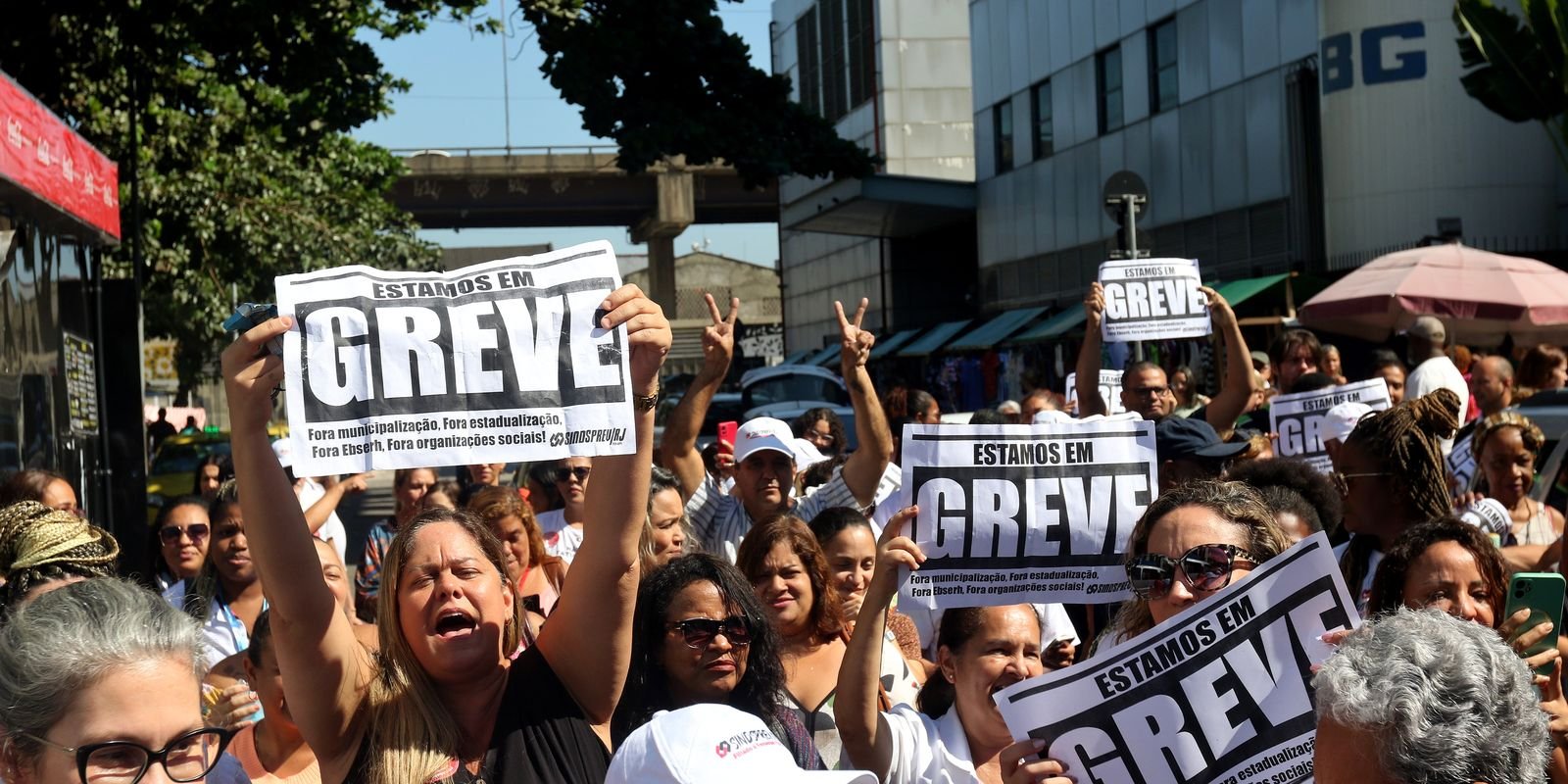 Servidores de hospitais federais pedem reajuste salarial em ato no Rio
