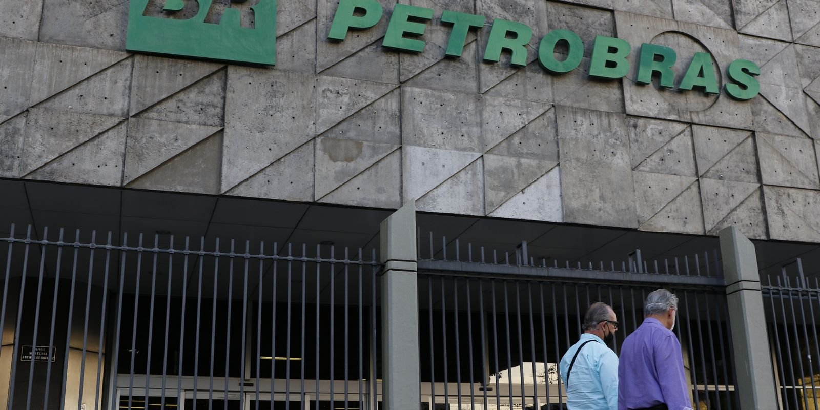 Cade dá aval e Petrobras cancela privatização de TBG e 5 refinarias