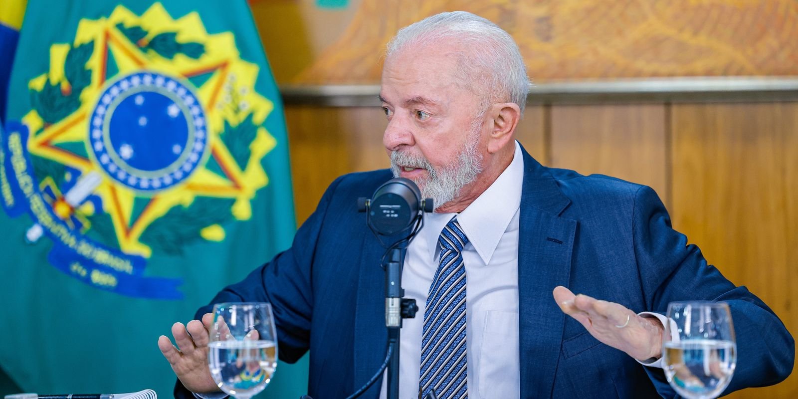 Lula descarta desvinculação de aposentadoria do salário mínimo