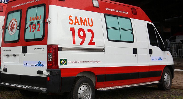 Ministério da Saúde entrega ambulância