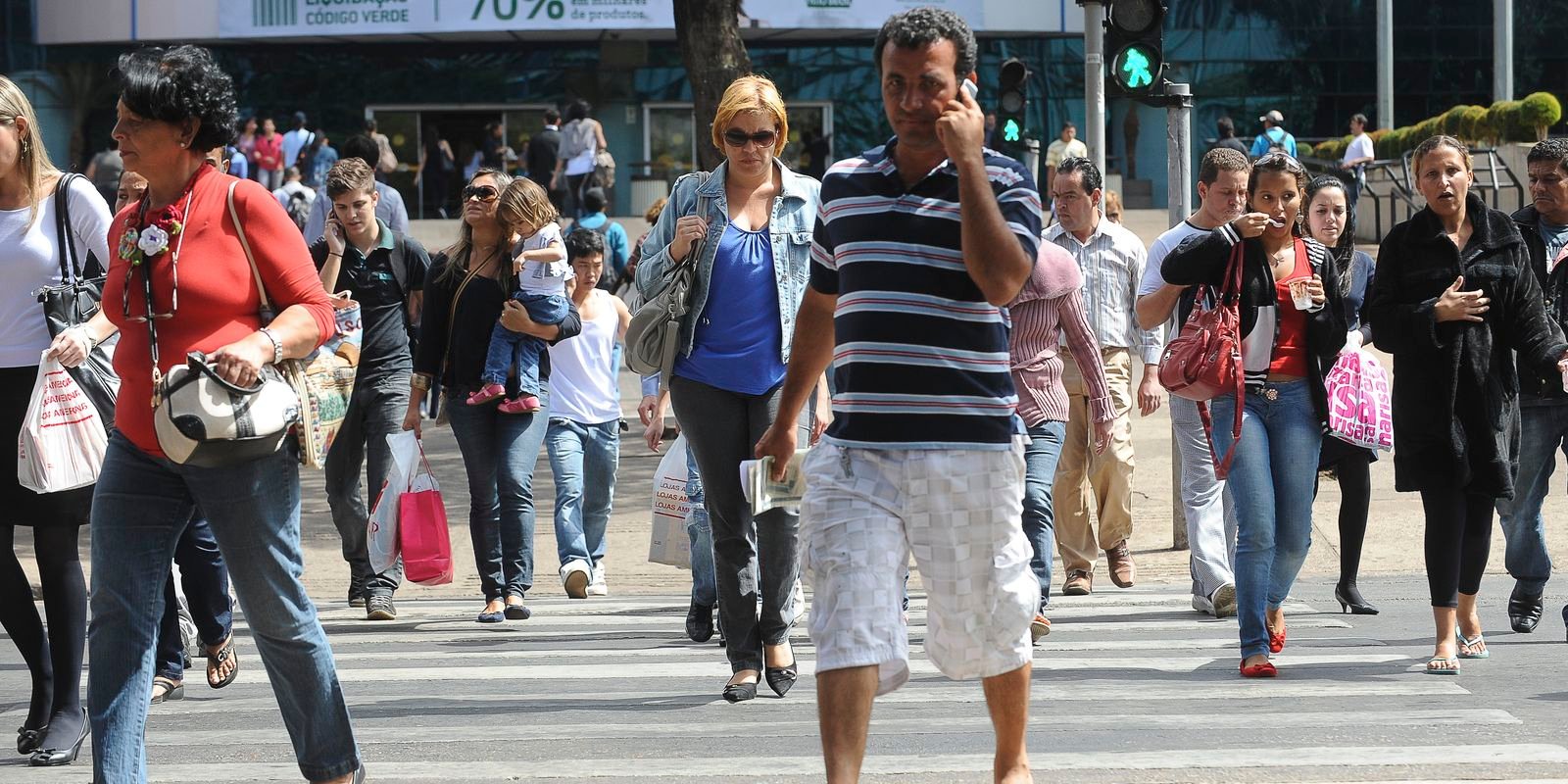 Desemprego cai para 6,9%, menor índice do trimestre desde 2014