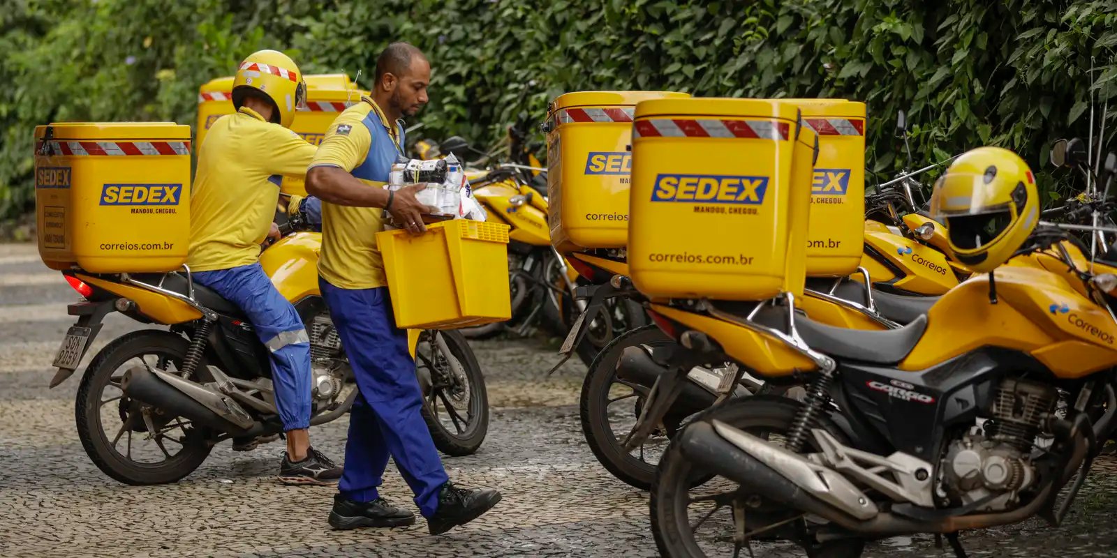 Correios anunciam PDV e concurso para contratar 3,2 mil carteiros