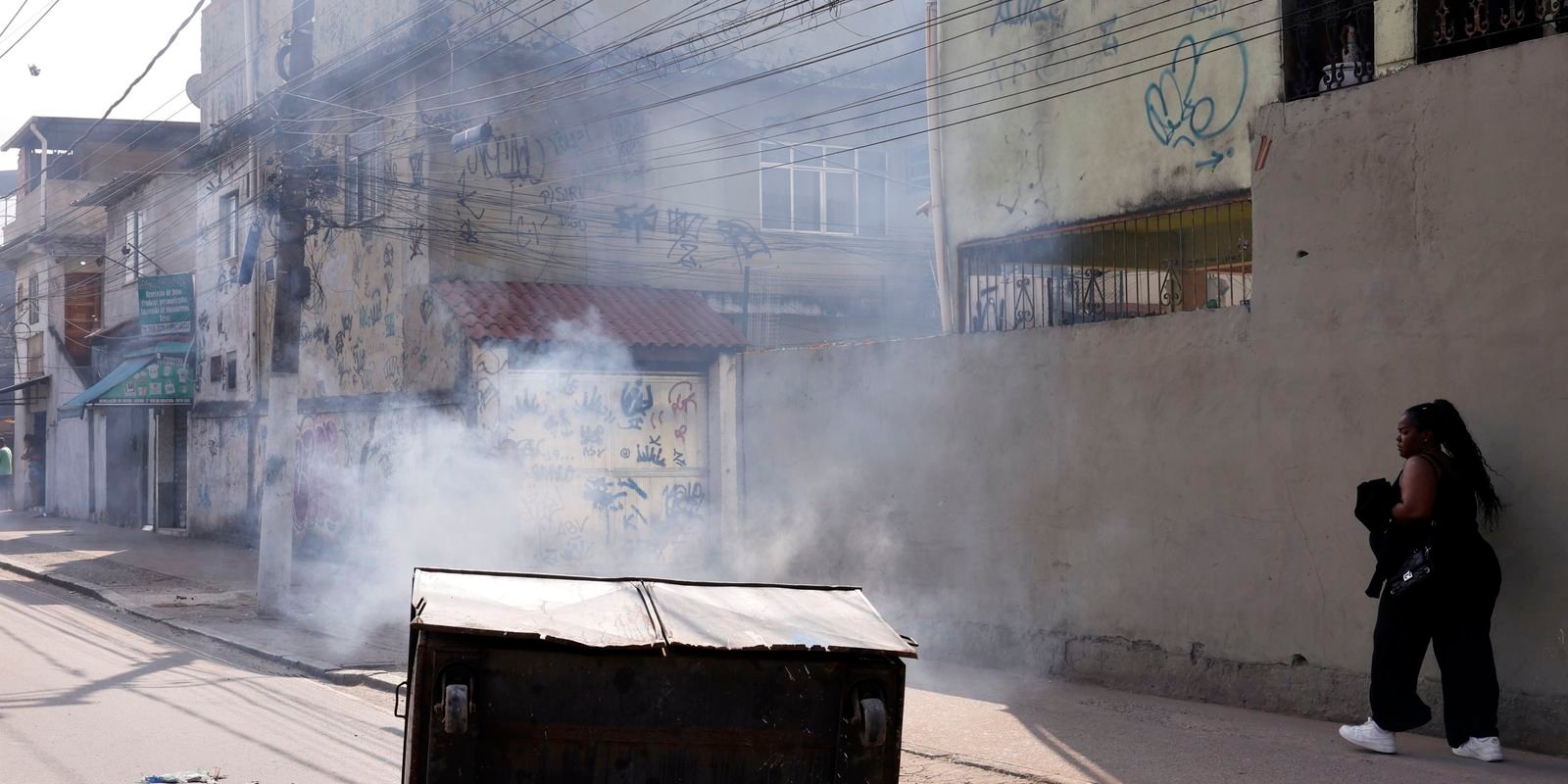Demolição de imóveis na Cidade de Deus gera revolta e confrontos