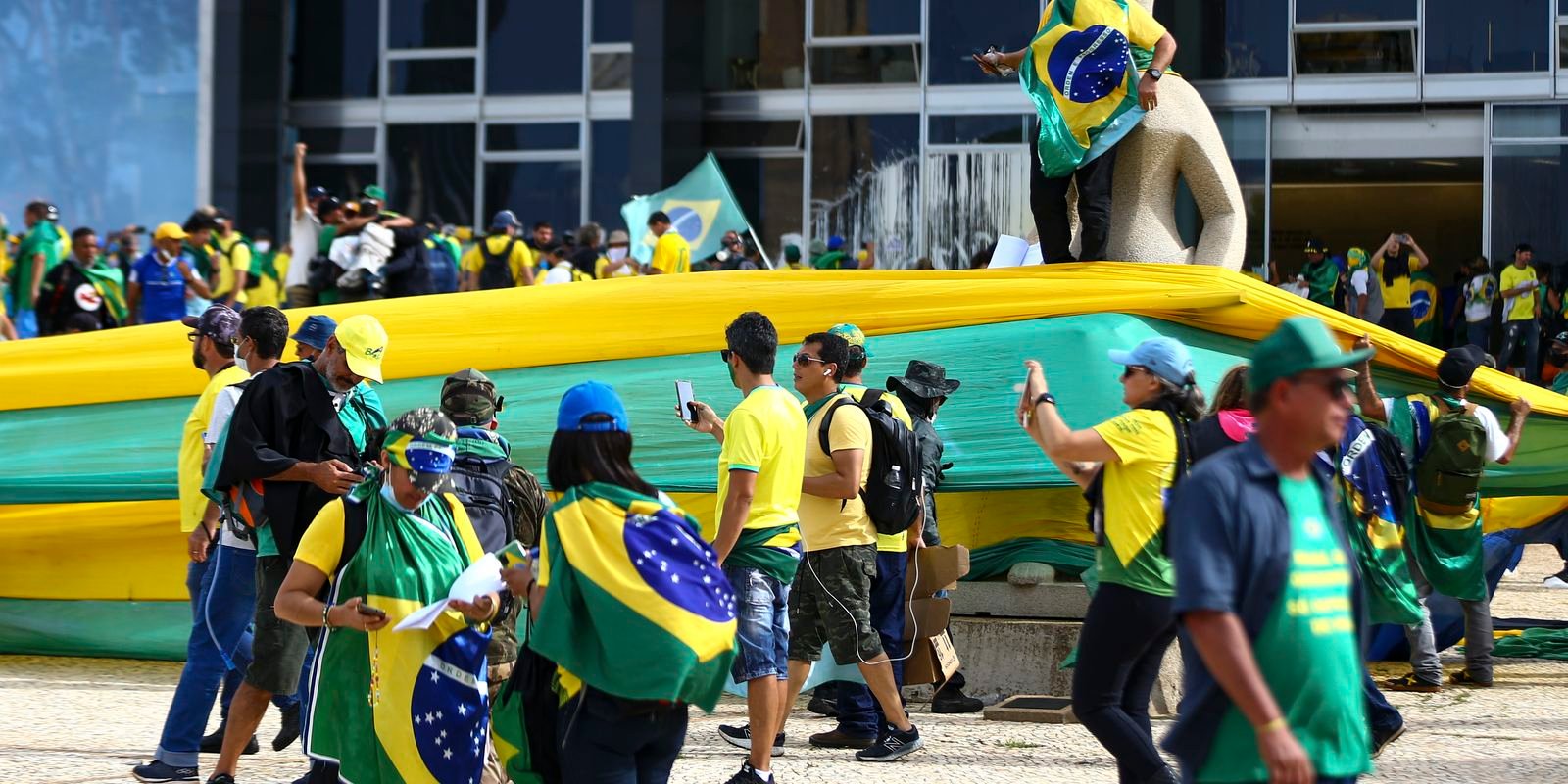 Moraes mantém prisão de condenada pelos atos de 8 de janeiro
