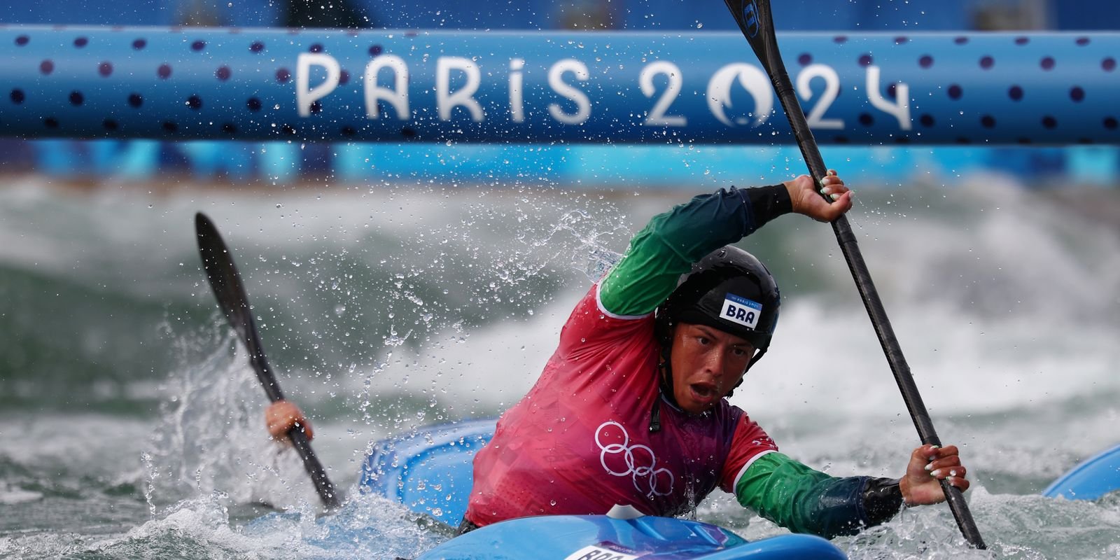 Olimpíada de Paris: Ana Sátila e Pepê avançam no caiaque cross